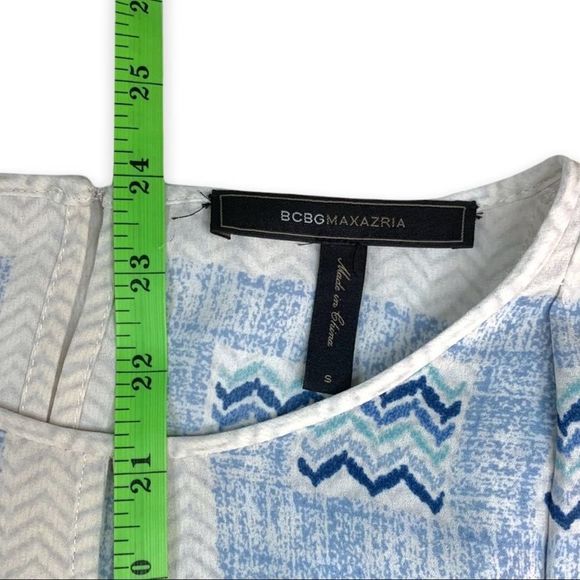 BCBGMaxAzria Women's S Blue Coastal Kaili Keyhole Blouse Geometric Chevron Flowy - Picture 9 of 10